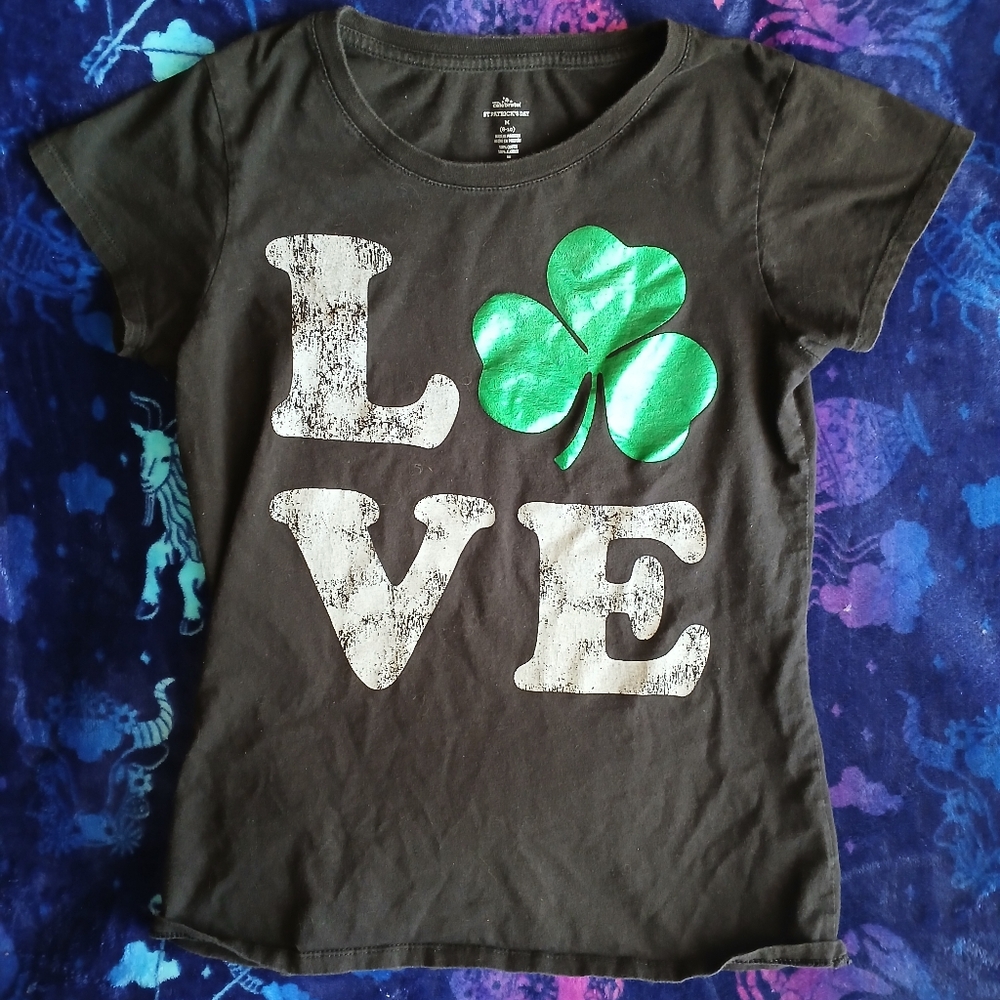 Cute St Patrick's Day Tshirt Size M